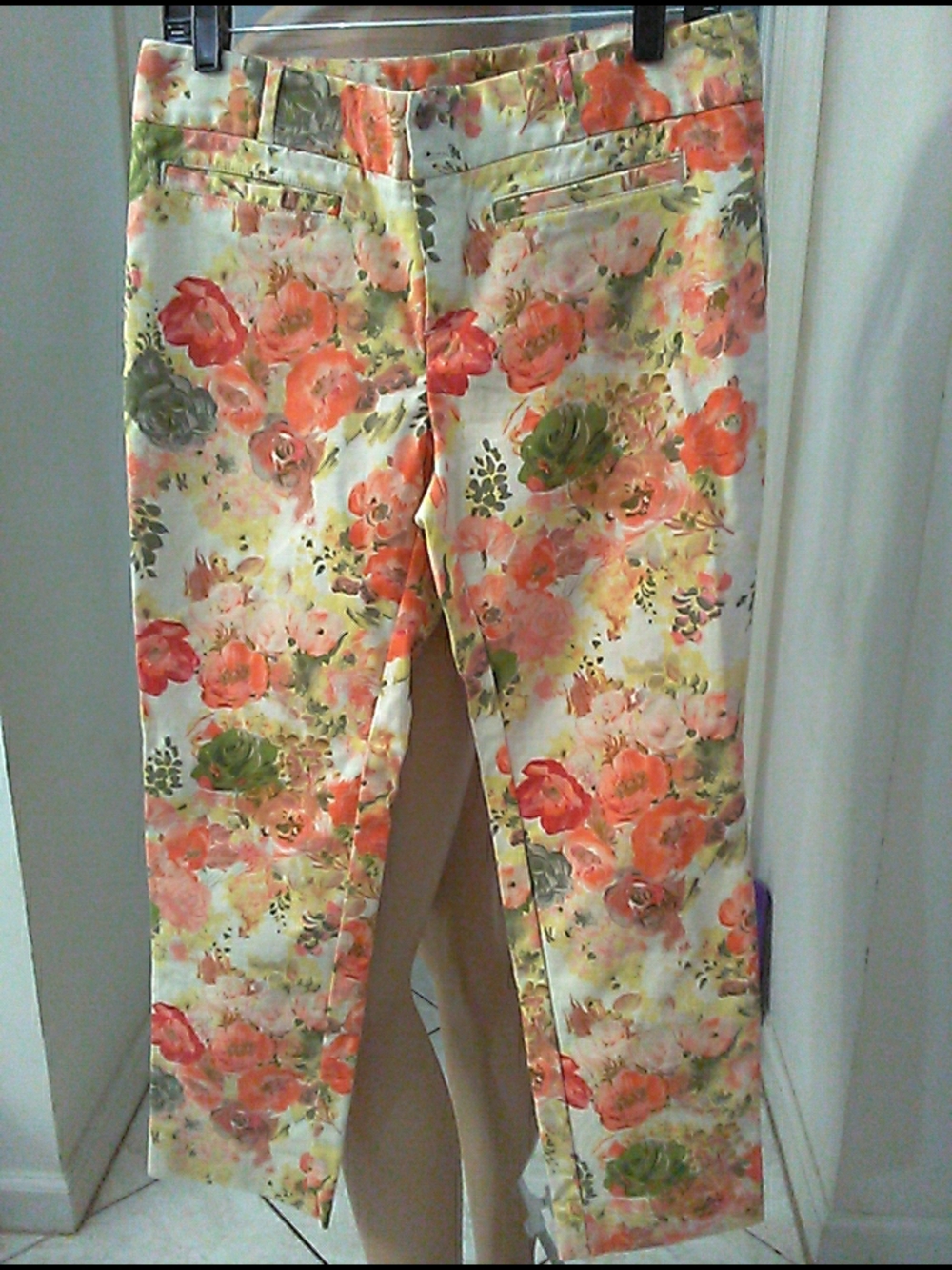 NWOT Cartonnier FLORAL PANTS CAPRI  SZ. 10 ADORABLE PANTS COMFY